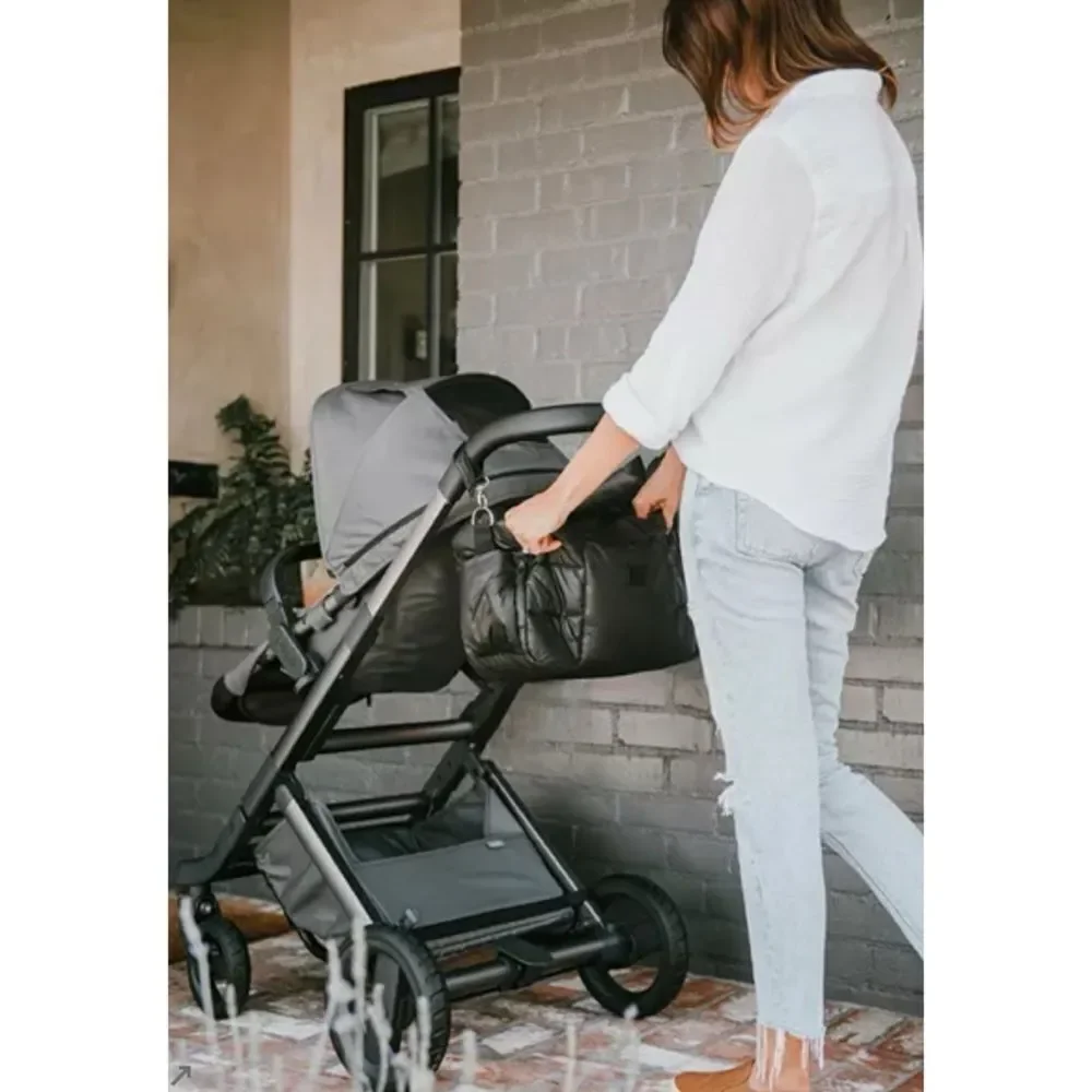7AM Enfant SoHo Diaper Satchel in Black ~ Excellent